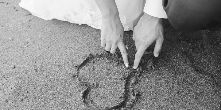 Featured image of post A Person Who Loves You Deeply Will Have 3 Considerations Instead of Contacting You Frequently